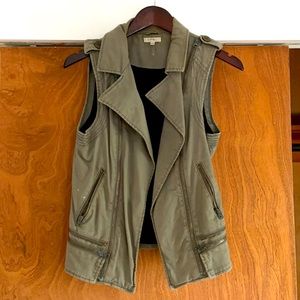 Military green Vest with zippers